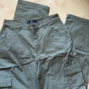 Hollister Women’s Green Cargo Pants
